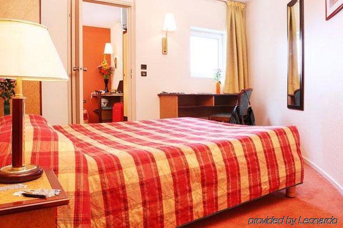 Ibis Styles Paris Saint Ouen Hotel Стая снимка