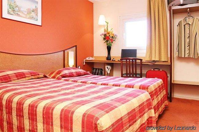 Ibis Styles Paris Saint Ouen Hotel Стая снимка