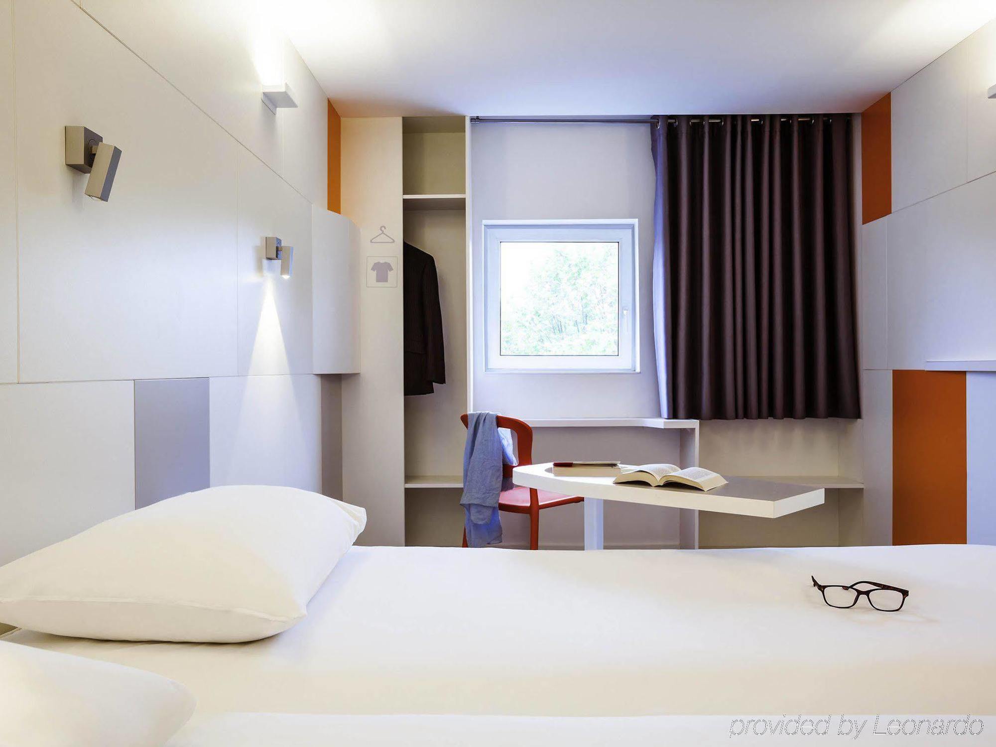 Ibis Styles Paris Saint Ouen Hotel Екстериор снимка